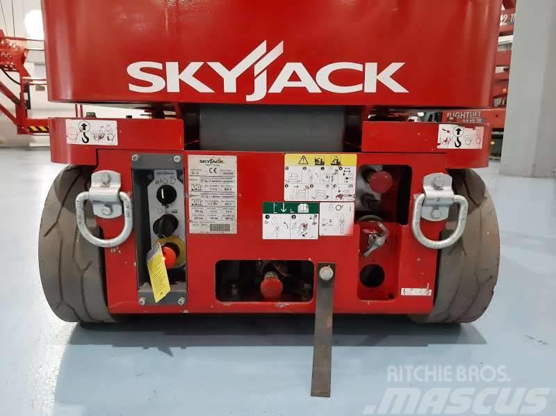 SkyJack SJ 12 Personel Platformları ve Cephe Asansörleri