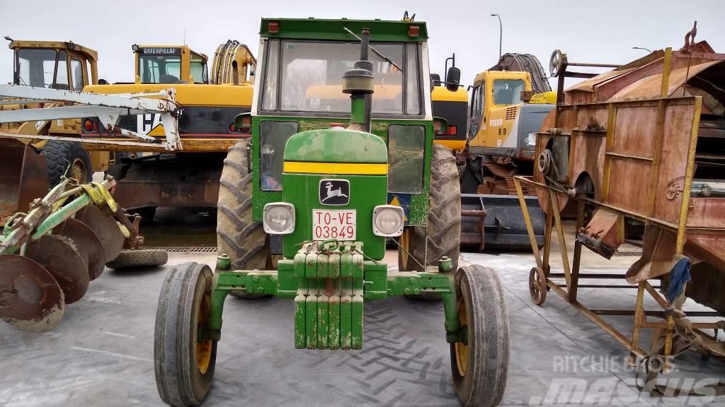 John Deere 2135 Tractors