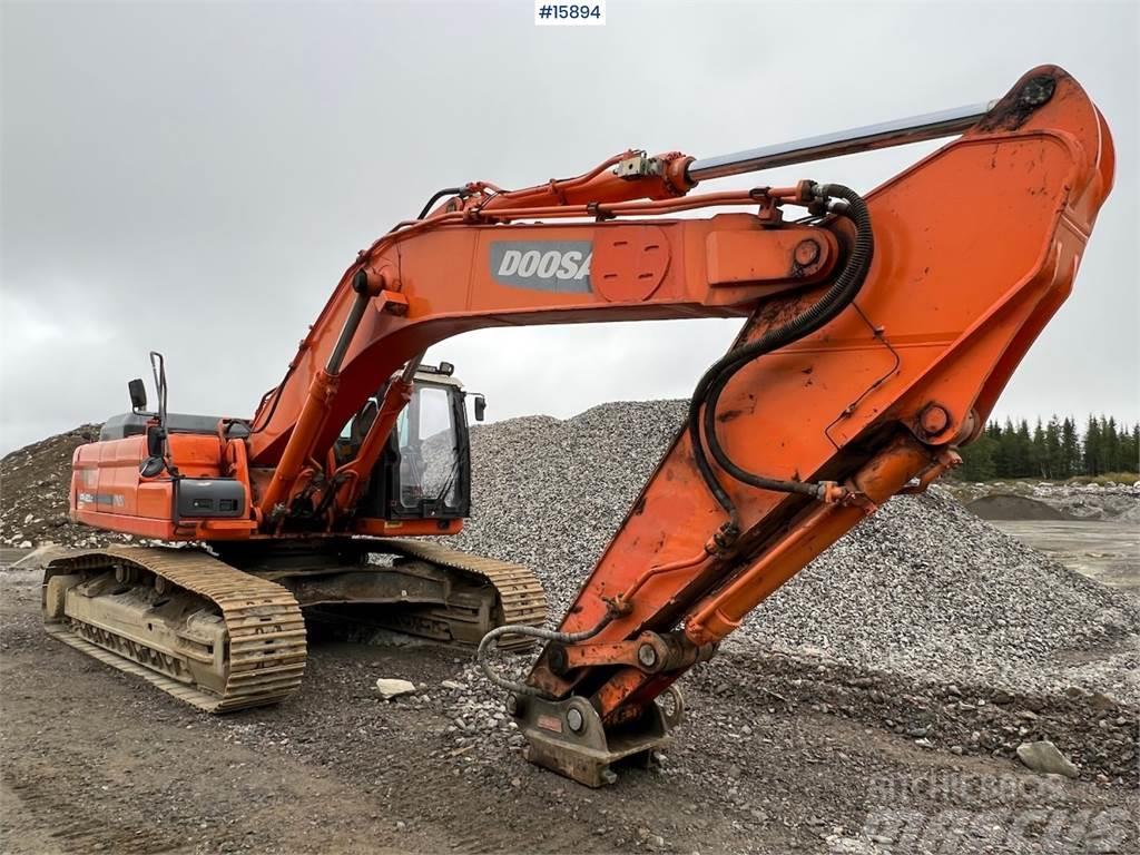 Doosan DX420LC w/ Oilquick Crawler excavators