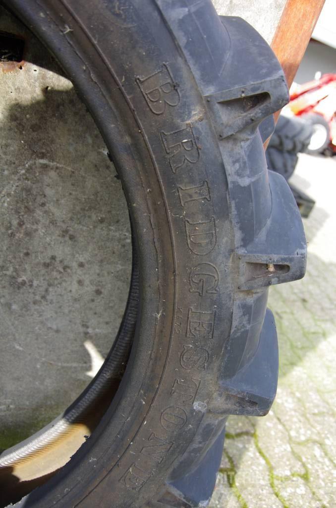 Bridgestone 7.00 R 24 Tyres, wheels and rims