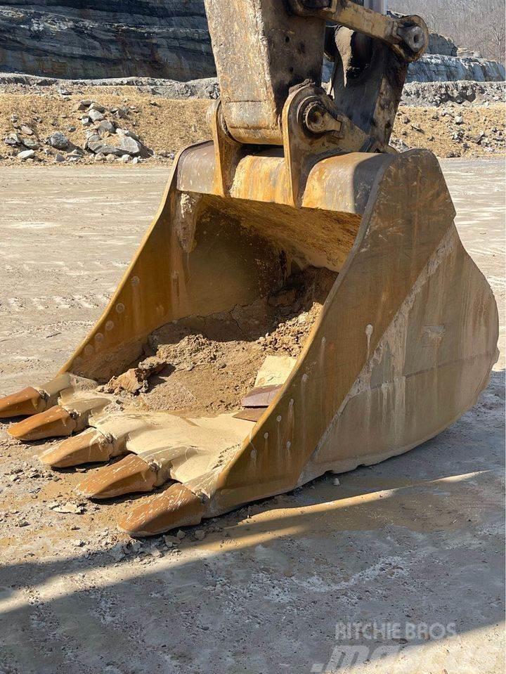 CAT 374DL Crawler excavators