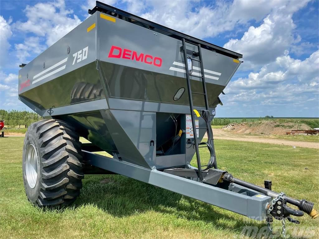 Demco 750 Grain / Silage Trailers