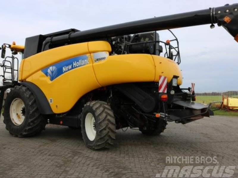 New Holland CR 9090 Allrad Combine harvesters