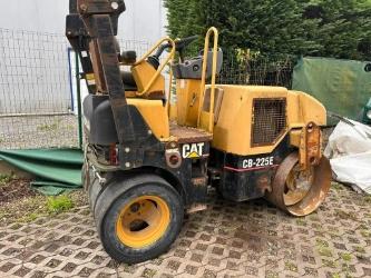 CAT CB-225E