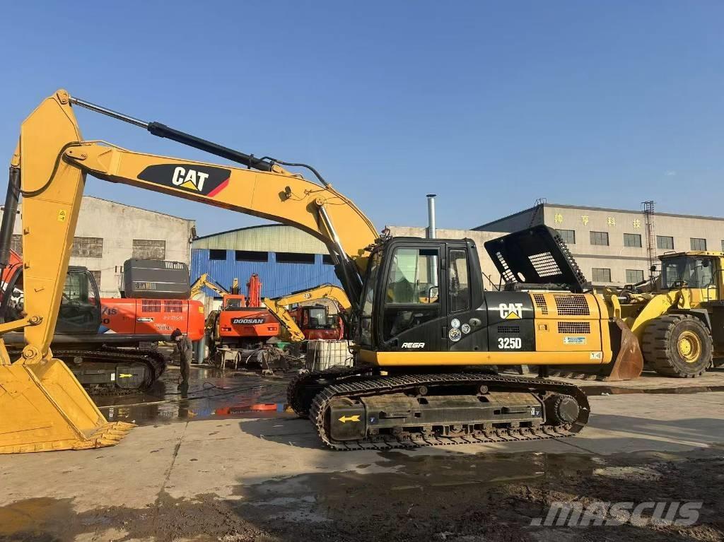 CAT 325 D Paletli ekskavatörler