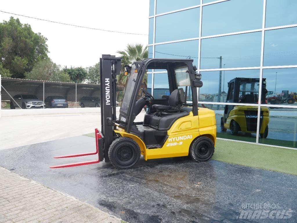 Hyundai 25 D-9 Dizel forkliftler