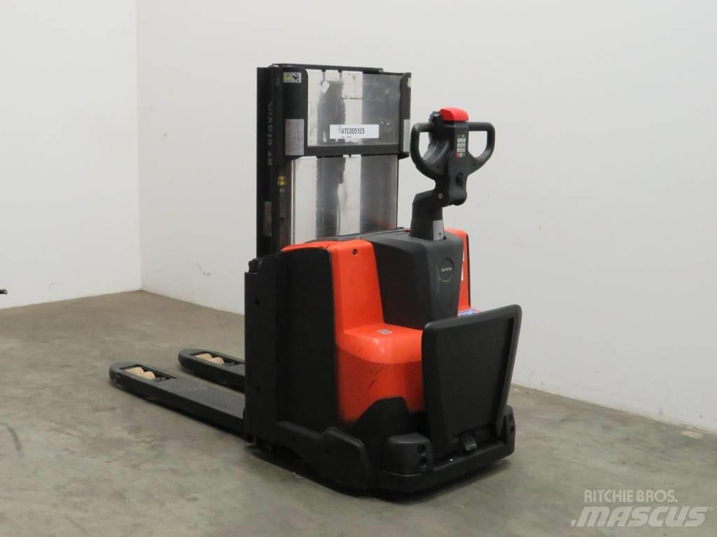 BT SWE 200 D Yaya kumandali istif makinasi