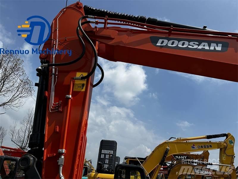 Doosan DX 225 LC-9C Paletli ekskavatörler