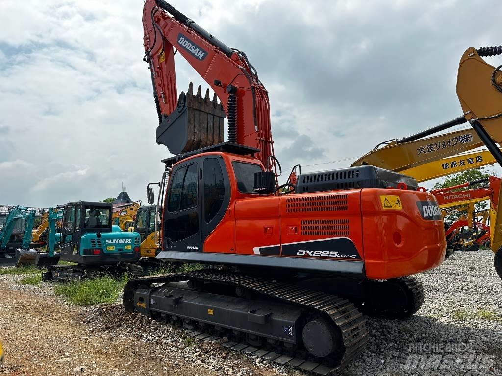 Doosan DX 225 LC-9C Paletli ekskavatörler