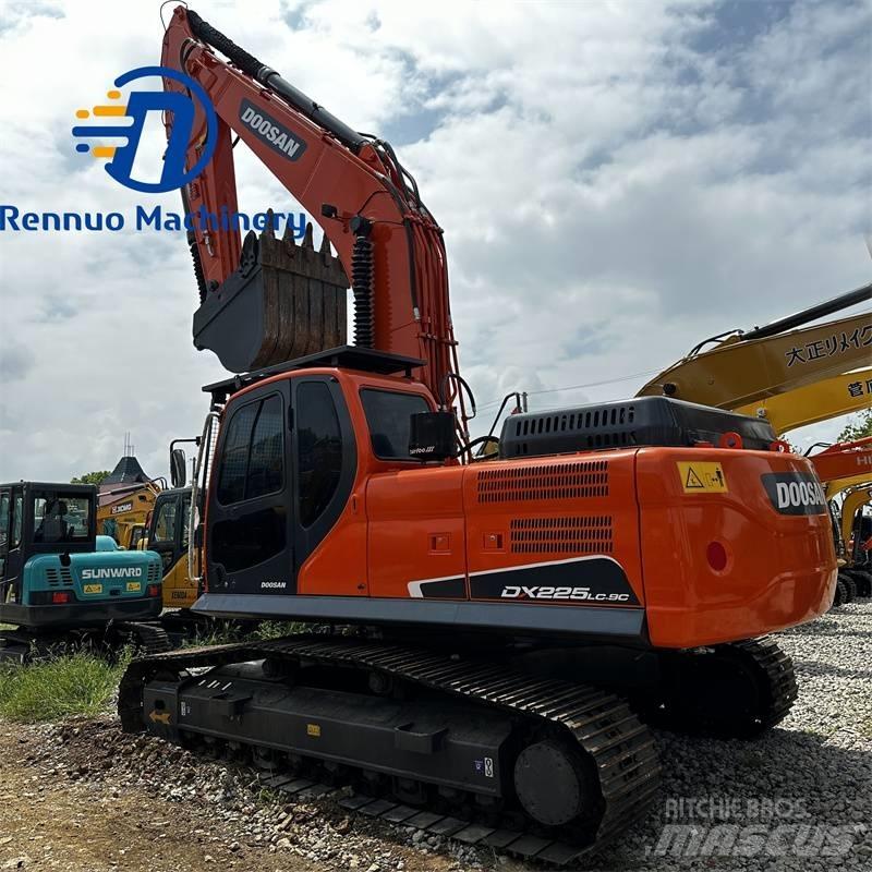 Doosan DX 225 LC-9C Paletli ekskavatörler