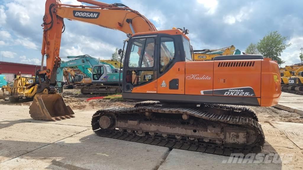 Doosan DX 225 LC Paletli ekskavatörler