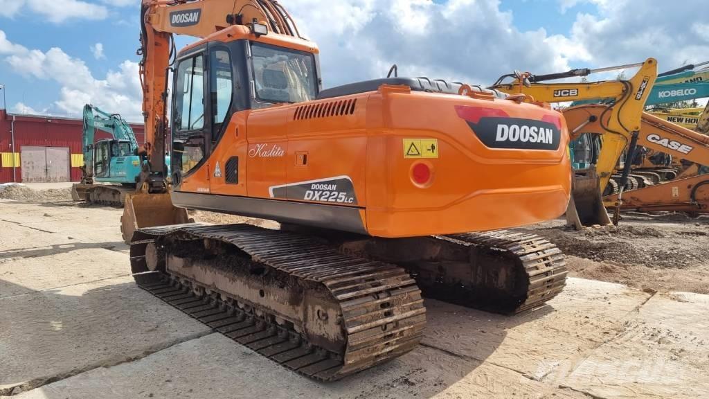 Doosan DX 225 LC Paletli ekskavatörler