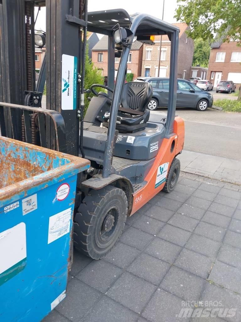 Toyota 8 FDF 25 Dizel forkliftler