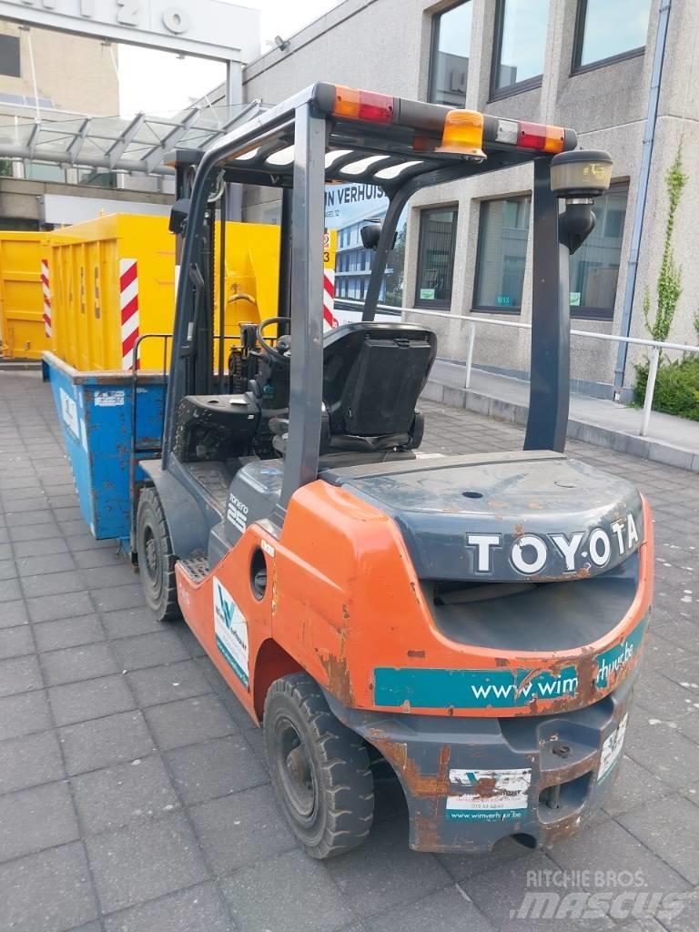 Toyota 8 FDF 25 Dizel forkliftler