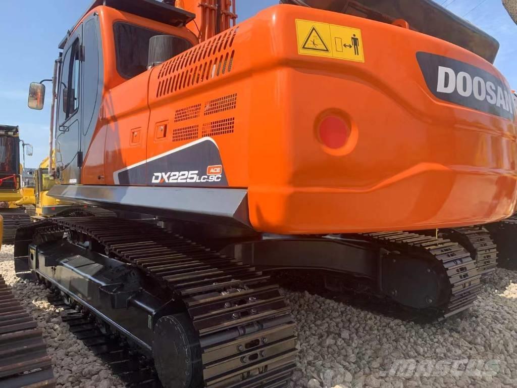 Doosan DX 225 Paletli ekskavatörler