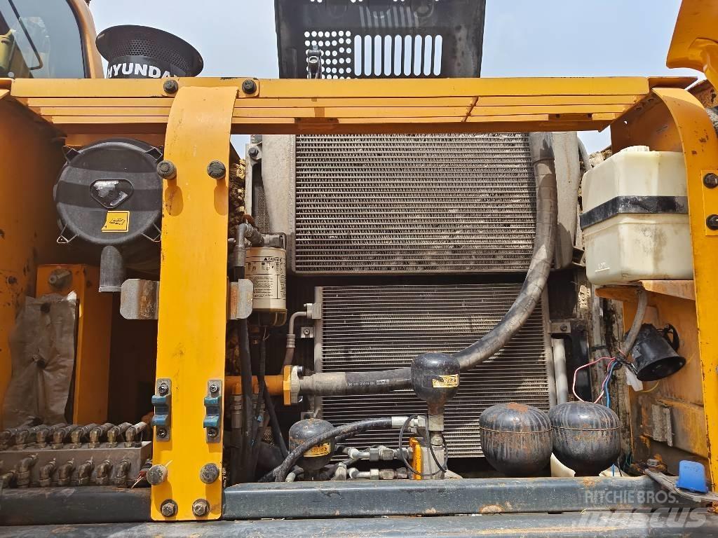 Hyundai R210W-9 Lastik tekerli ekskavatörler