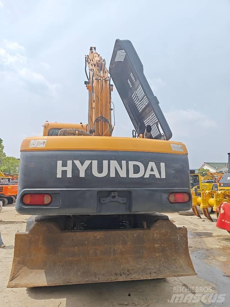 Hyundai R210W-9 Lastik tekerli ekskavatörler