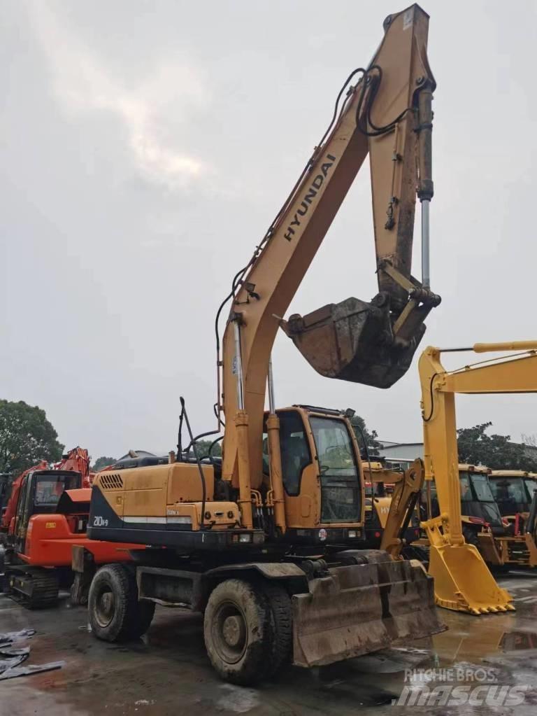 Hyundai R210W-9 Lastik tekerli ekskavatörler