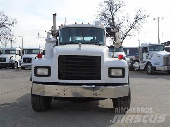 Mack RD600 Vinçli kamyonlar