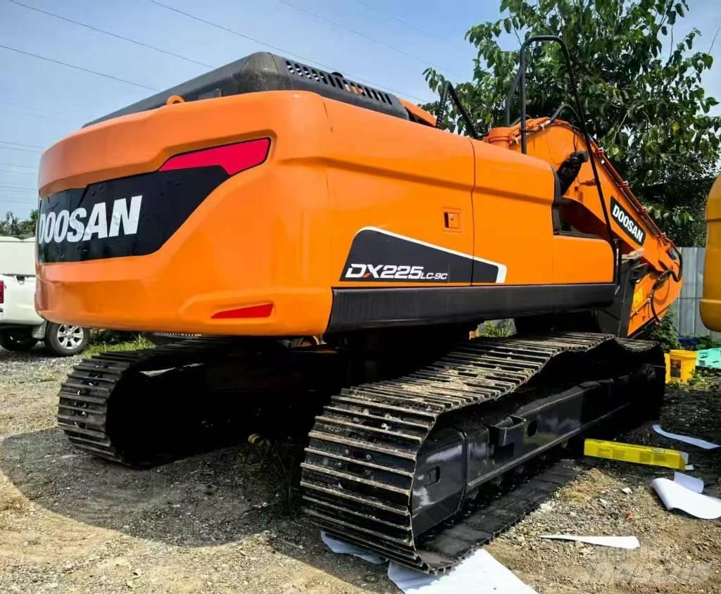 Doosan DX 225 LC Paletli ekskavatörler