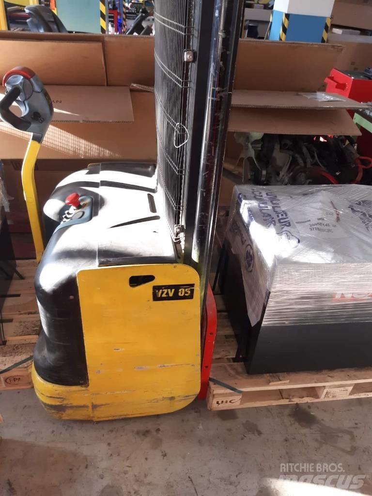 Hyster S 1.2 Yaya kumandali istif makinasi