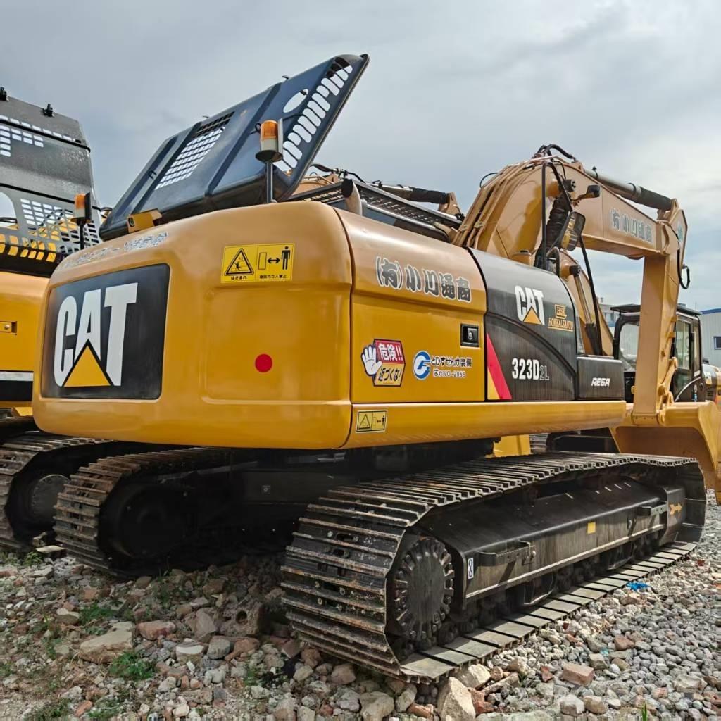 CAT 323D2 Paletli ekskavatörler