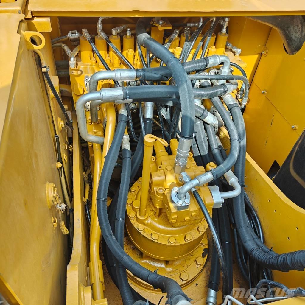 CAT 323D2 Paletli ekskavatörler