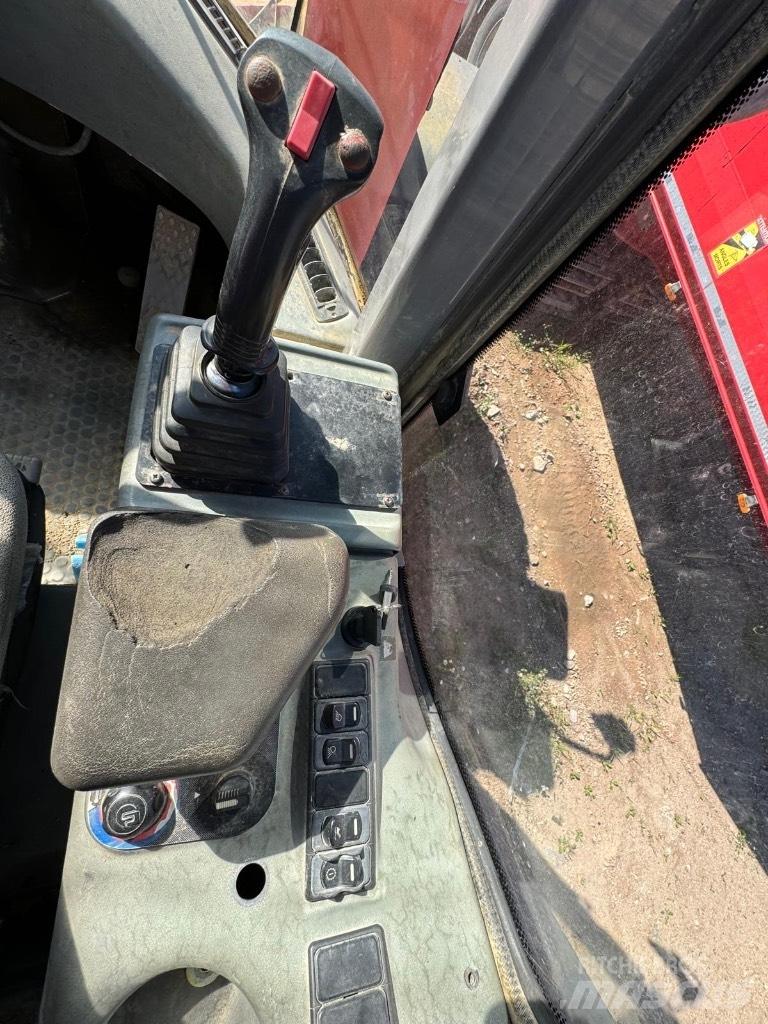 Hitachi LX 210 E Tekerlekli yükleyiciler