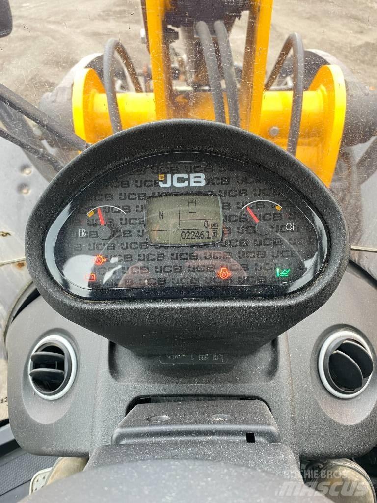 JCB 409 Tarimsal teleskopik yükleyiciler