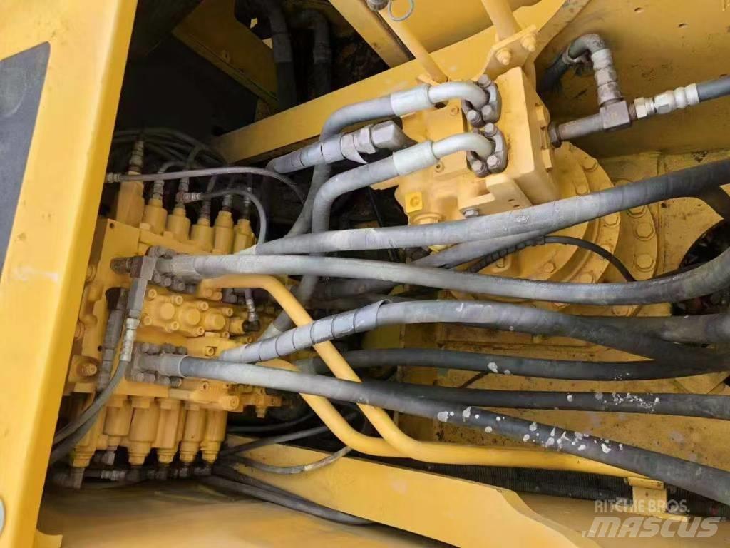 Komatsu 200-7 Paletli ekskavatörler