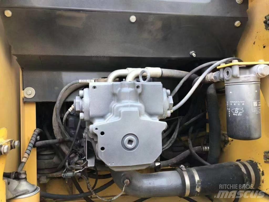 Komatsu 200-7 Paletli ekskavatörler