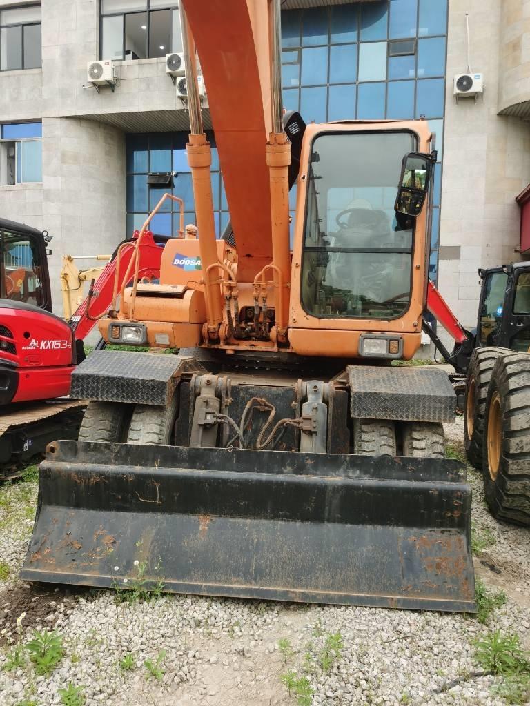 Doosan DH 210 W-7 Lastik tekerli ekskavatörler