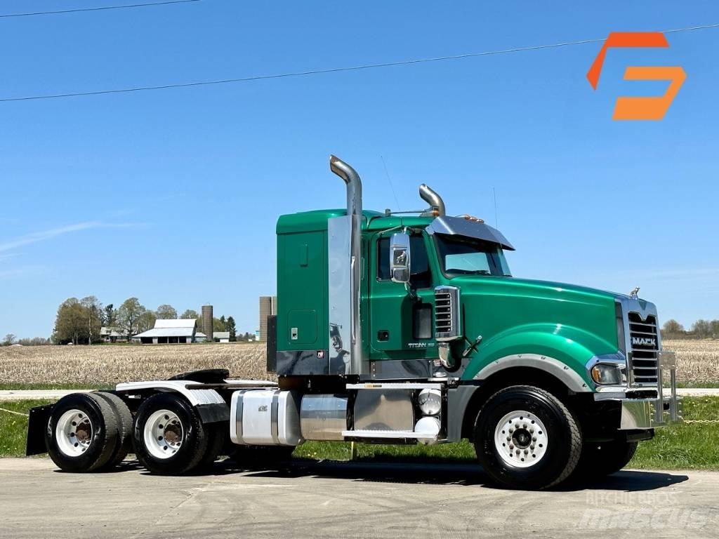 Mack TD713 Diger kamyonlar