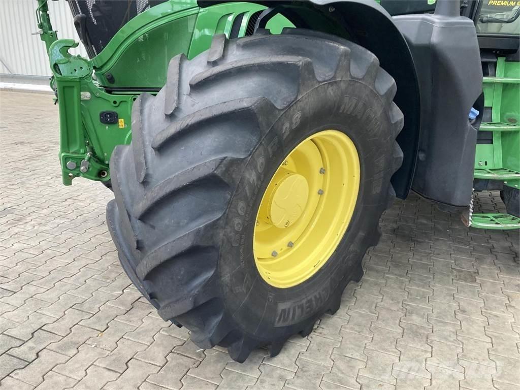 John Deere 6215R Traktörler