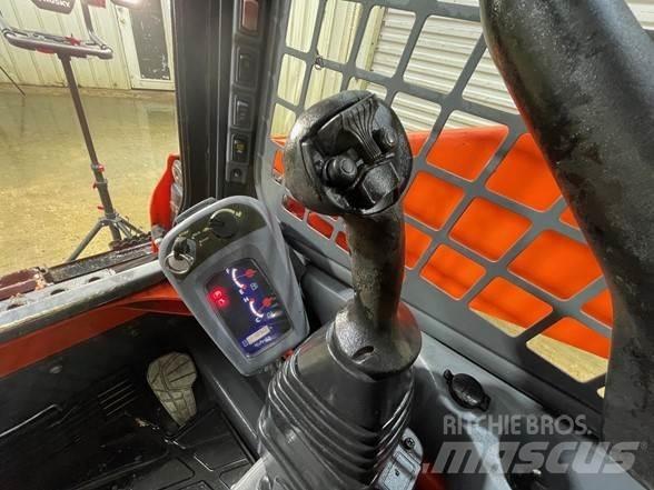 Kubota SSV65 Skid steer loderler