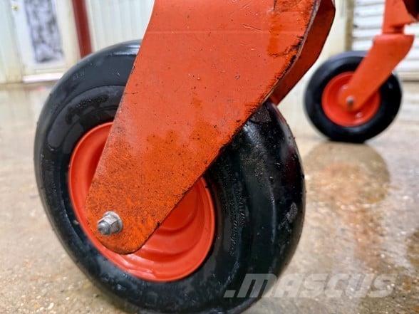 Kubota Z121S Sıfır dönüşlü çim biçme makineleri