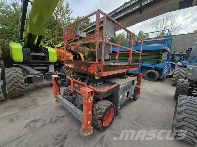SkyJack 6832RT Makasli platformlar
