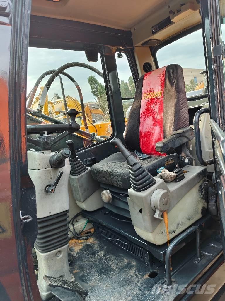 Hyundai r210w-9 Lastik tekerli ekskavatörler