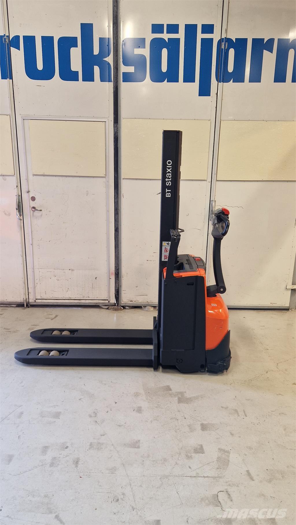 Toyota SWE080L Akülü depo ekipmanları