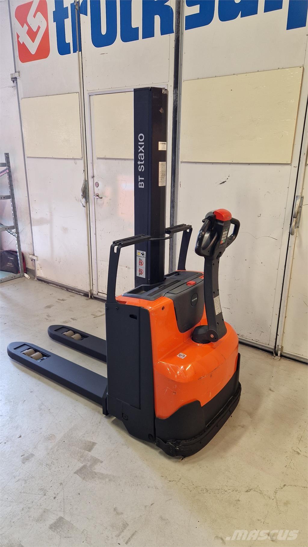 Toyota SWE080L Akülü depo ekipmanları