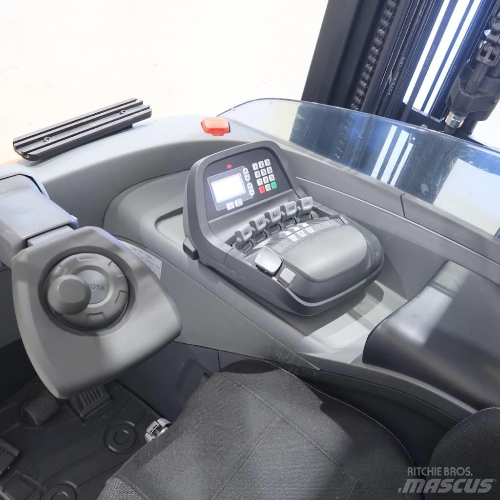 Toyota RRE160H Reach truck - depo içi istif araçları