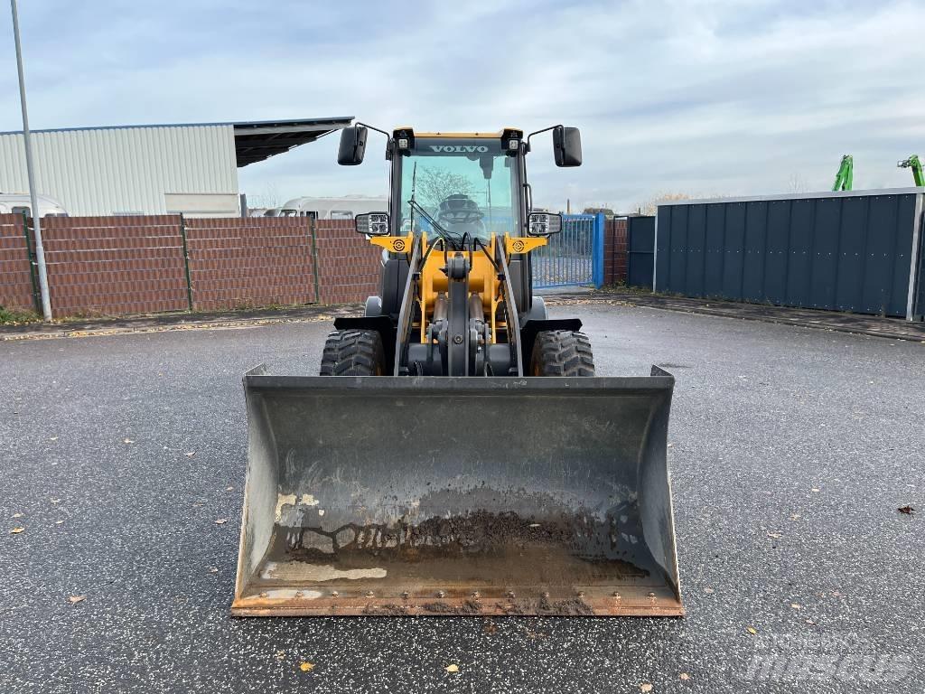 Volvo JL25H Elektro Skid steer loderler