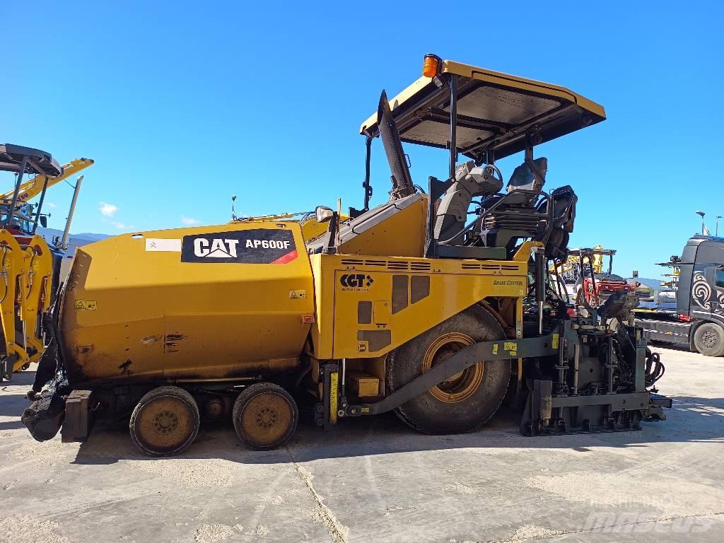 CAT AP 600F Asfalt sericiler