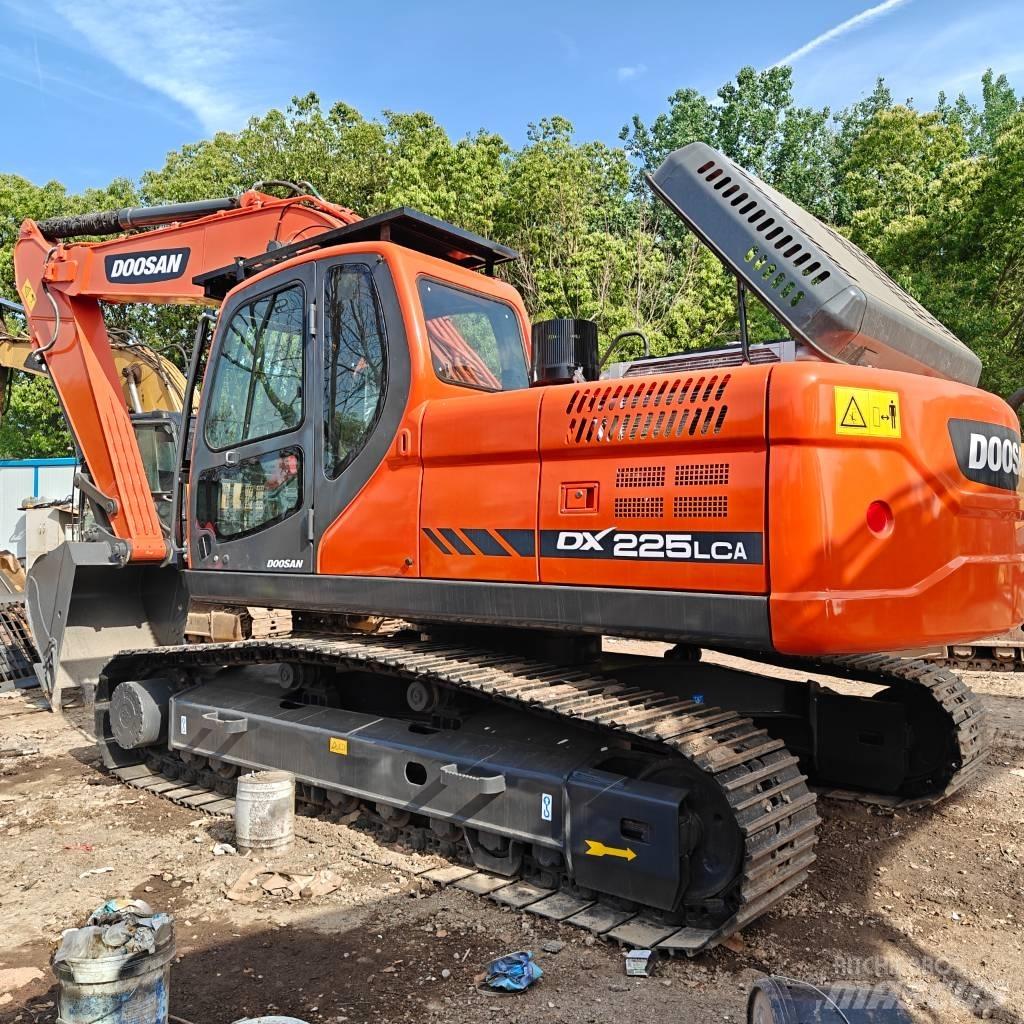 Doosan DX 225 LCA Paletli ekskavatörler