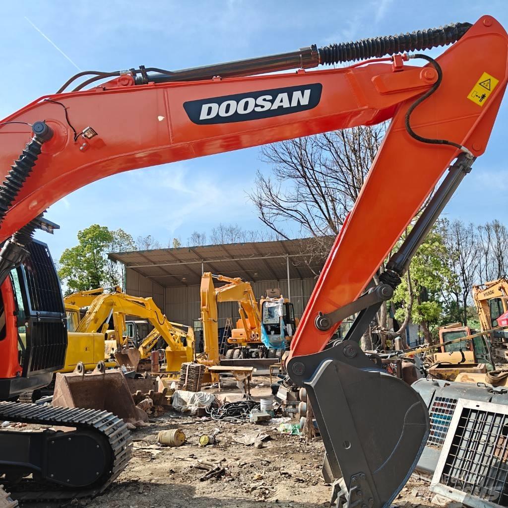 Doosan DX 225 LCA Paletli ekskavatörler