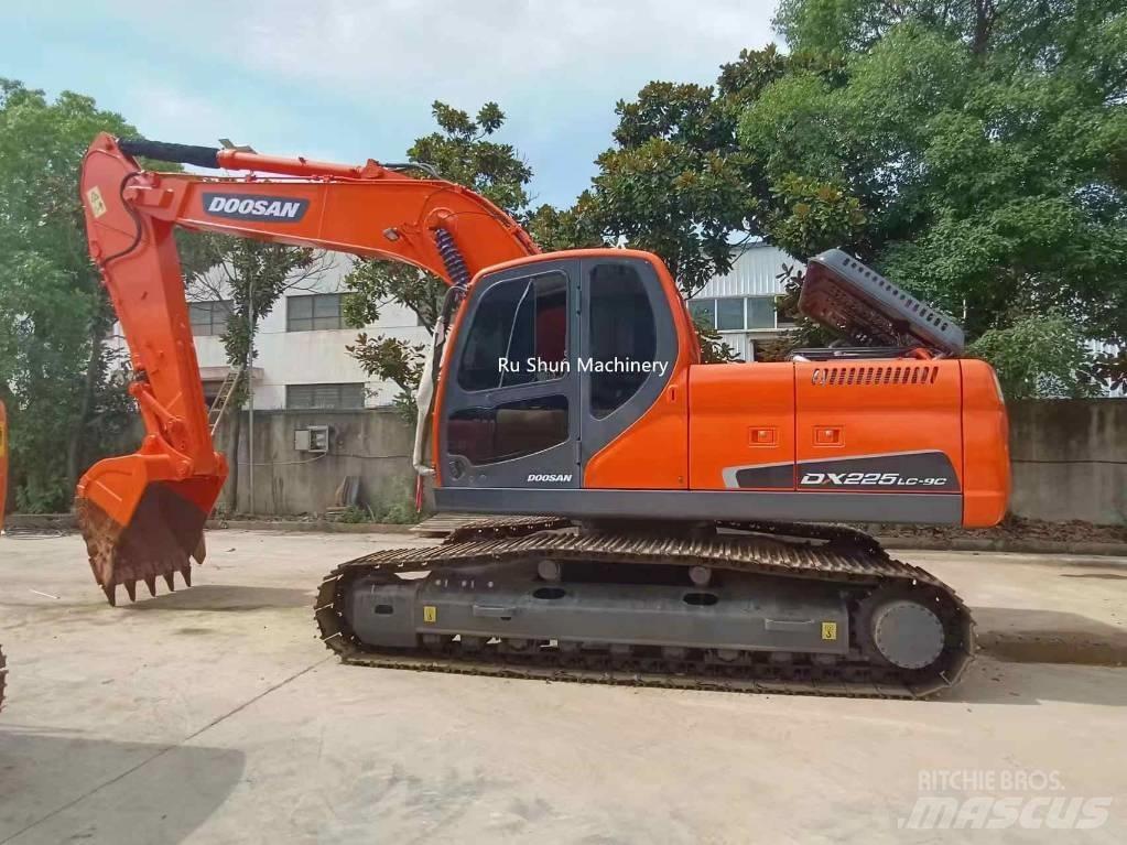 Doosan DX 225 LC Paletli ekskavatörler