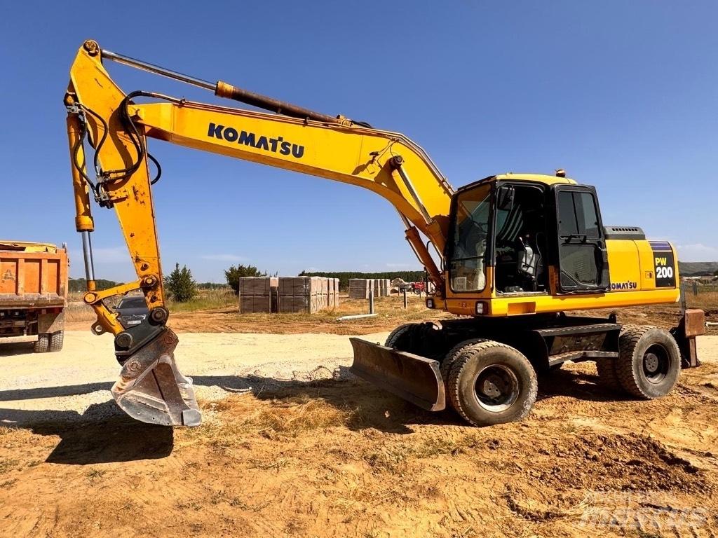 Komatsu PW 200-7K Lastik tekerli ekskavatörler