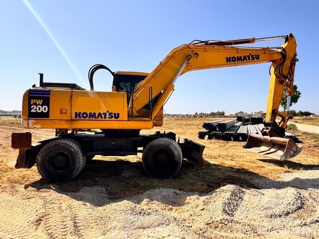 Komatsu PW 200-7K Lastik tekerli ekskavatörler