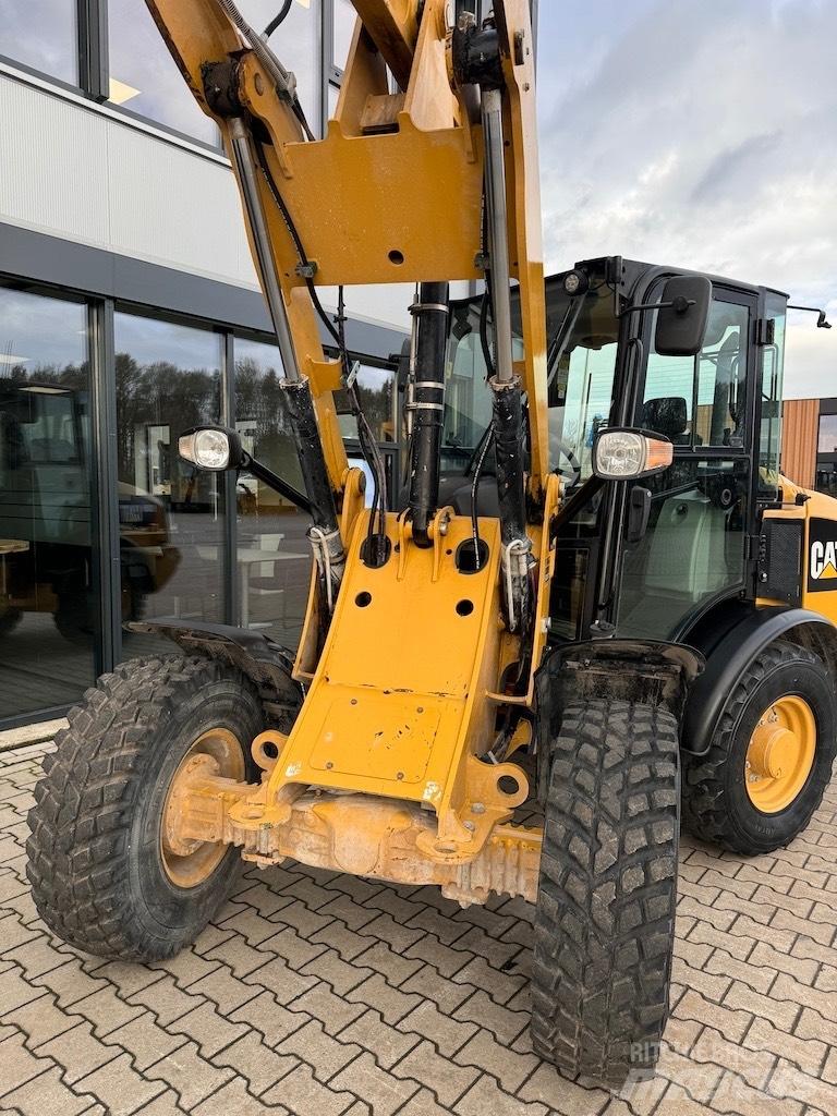 CAT 906M Tekerlekli yükleyiciler