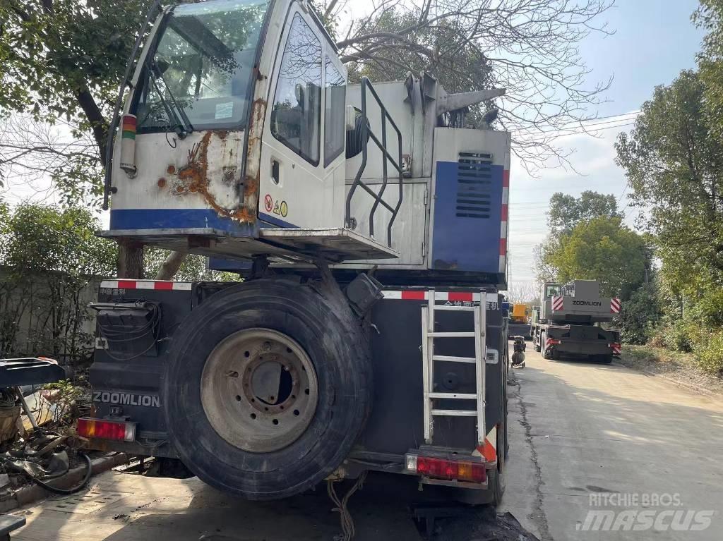 Zoomlion 350 Ton Yol-Arazi Tipi Vinçler (AT)